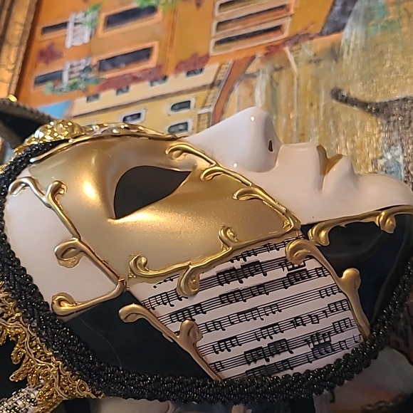 Masquerade Venezian Jester Black,Gold White Crack Grain Style Full Face Mask. - Picture 9 of 12